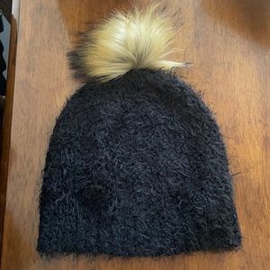 Black with pom beanie G.I.L.I.